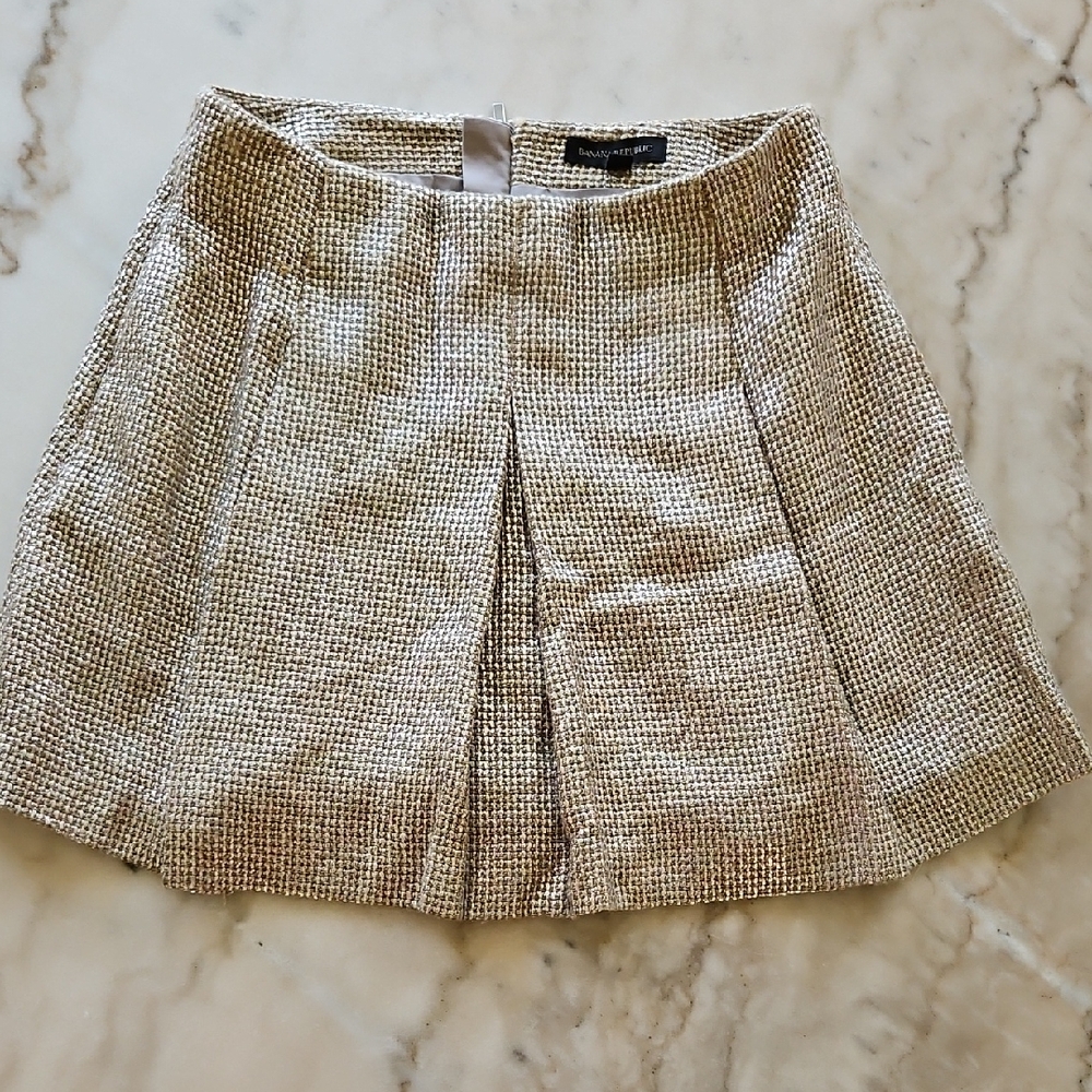 Banana Republic Textured A-Line Skirt in Cream